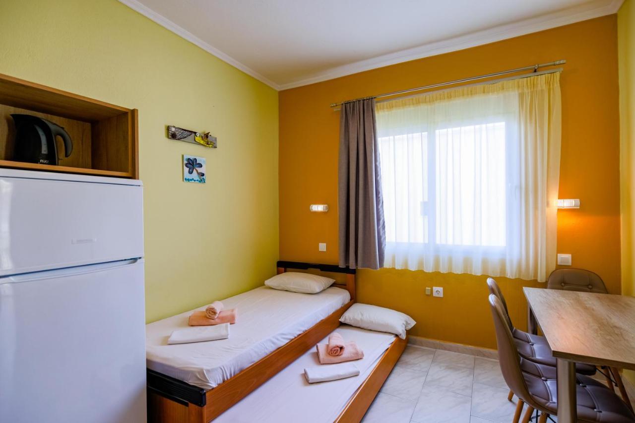 Dionisos Apartments Paralia Dionysiou Exterior foto